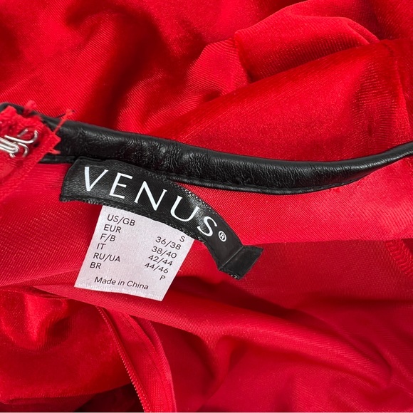 Venus red velvet bell sleeve dress size small - Picture 4 of 7